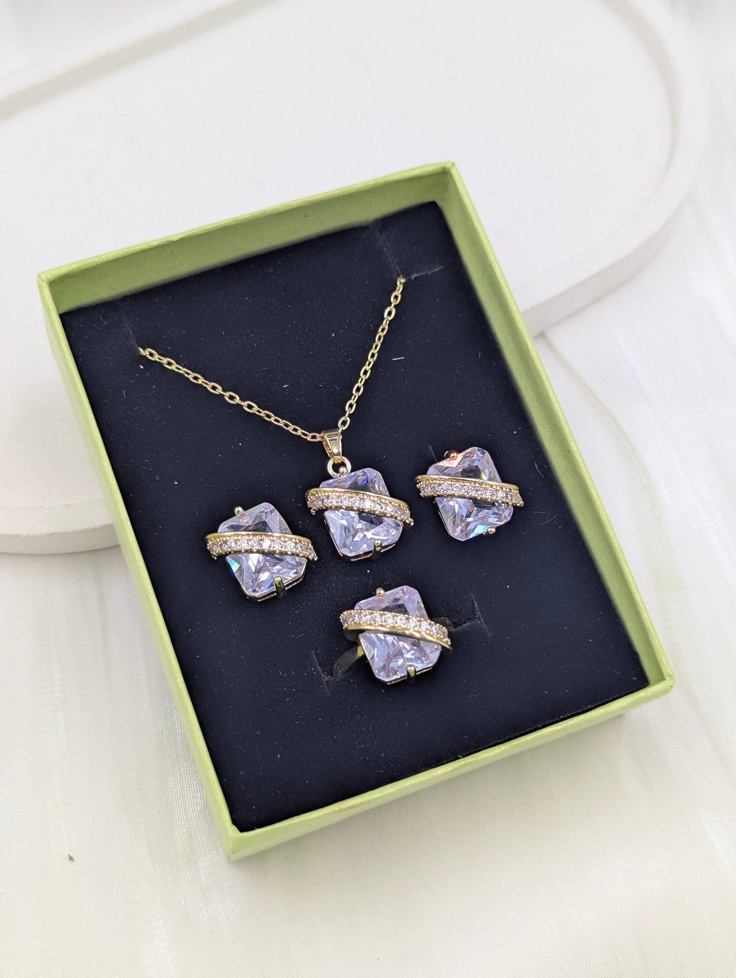 Classy Necklace Set