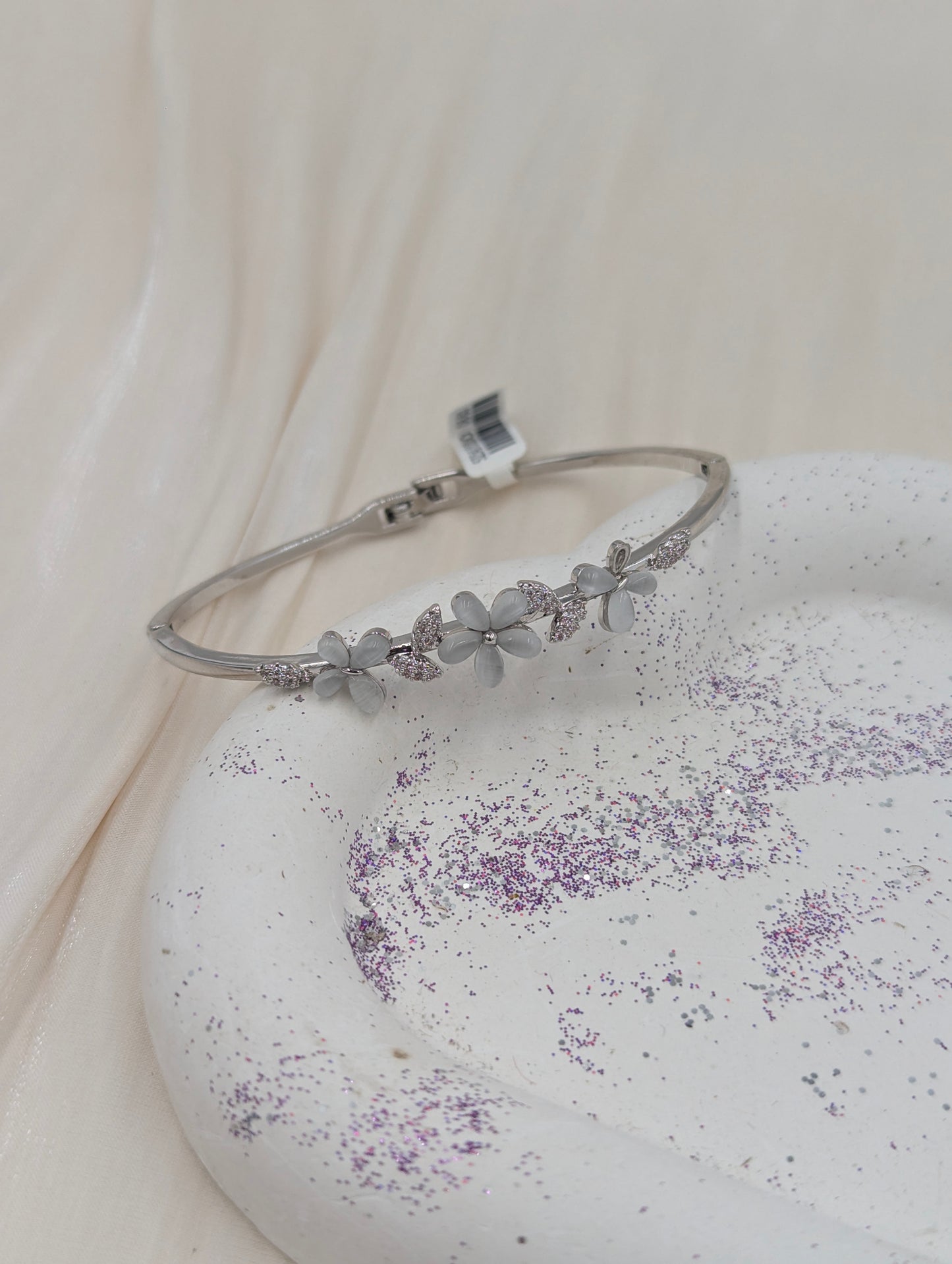Daisy Clasp Bangle
