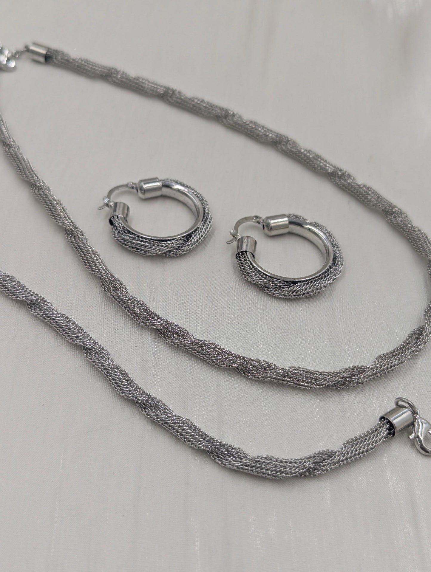 Twist Necklace Set