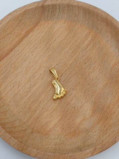 Gold pendant