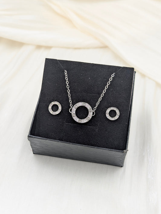 Circle Necklace Set