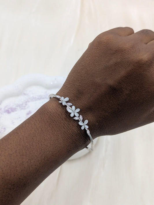 Daisy Clasp Bangle