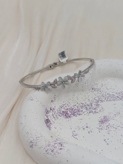 Daisy Clasp Bangle