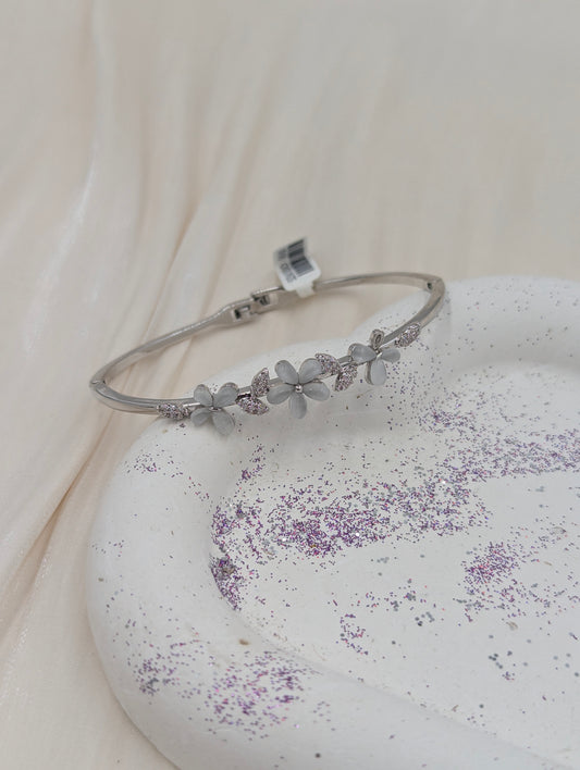 Daisy Clasp Bangle