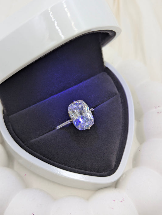 Ella Ring (size 9)