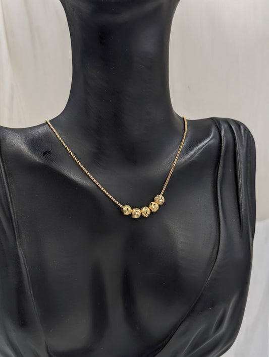 Báll Necklace