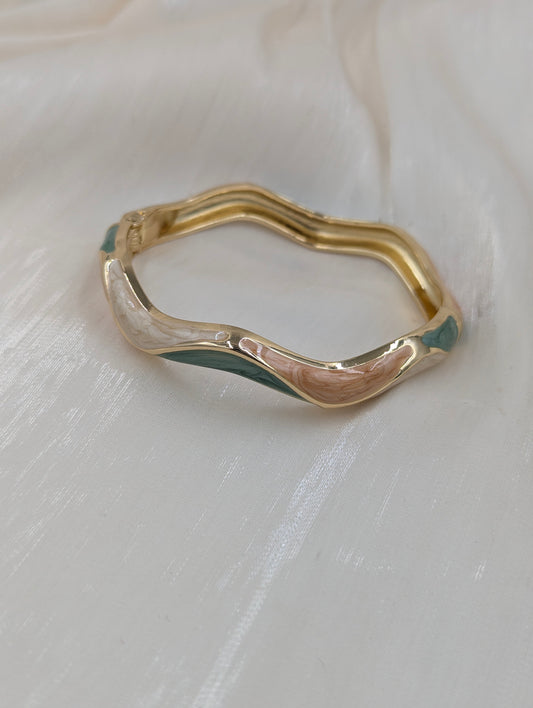 Wavy Bangle
